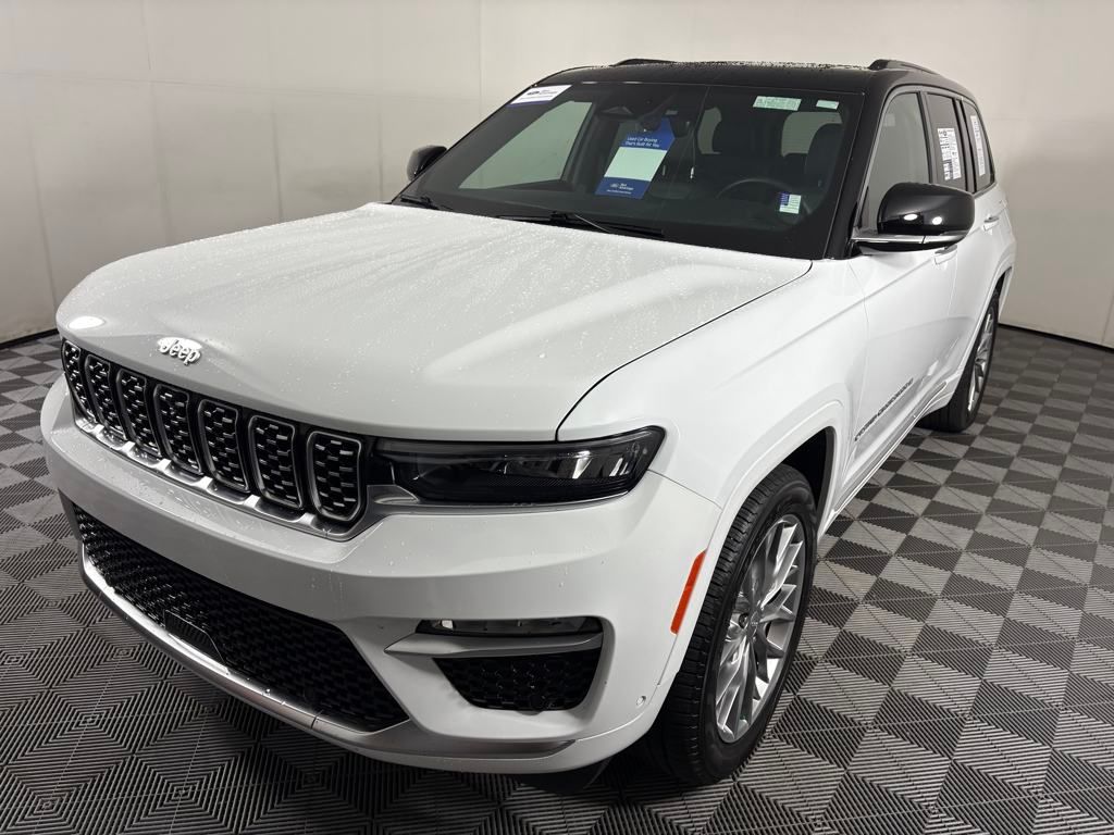 2024 Jeep Grand Cherokee Summit photo 3