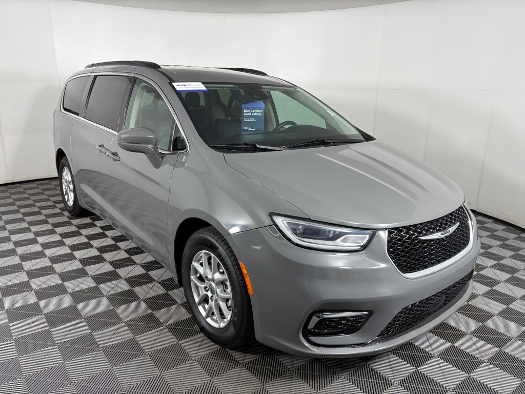2022 Chrysler Pacifica Touring L's photo
