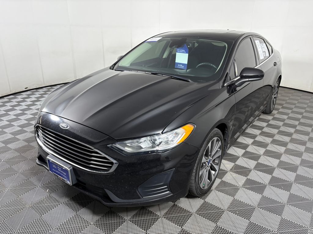 2020 Ford Fusion SE photo 2
