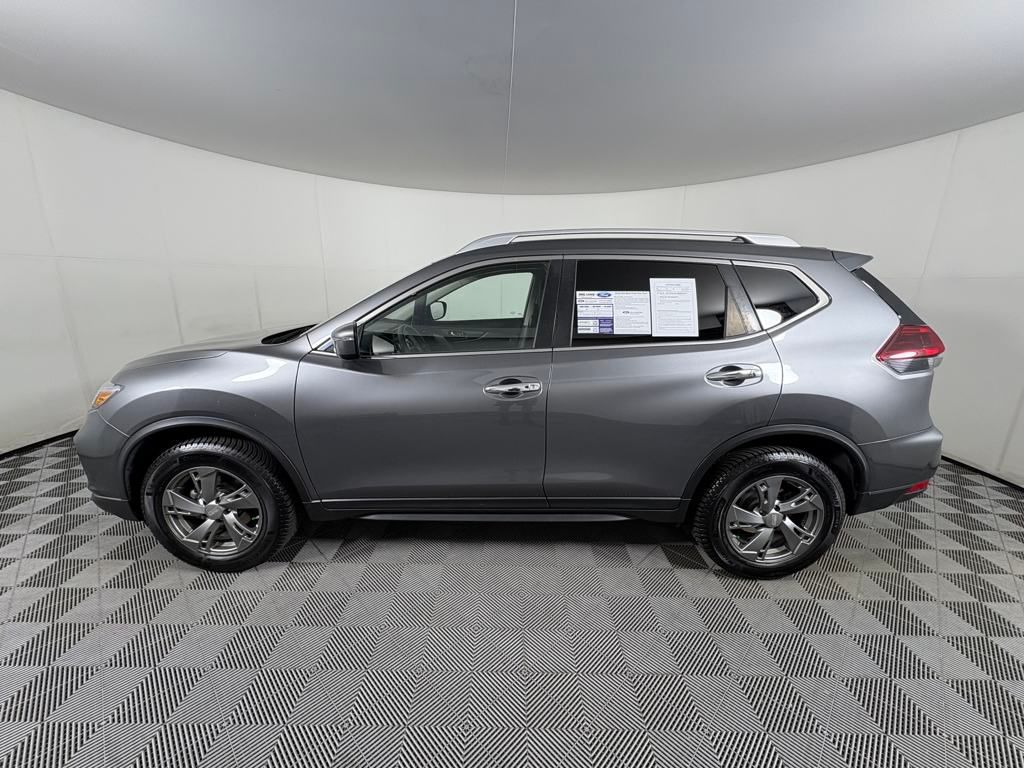 2020 Nissan Rogue SV photo 4