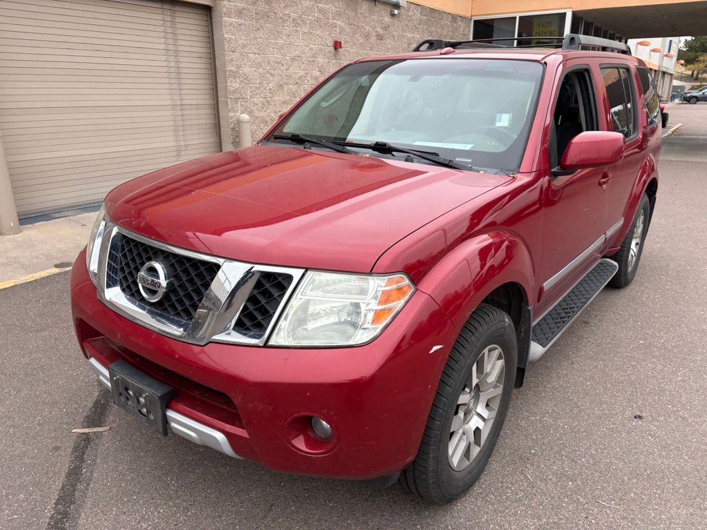 2011 Nissan Pathfinder LE photo 3