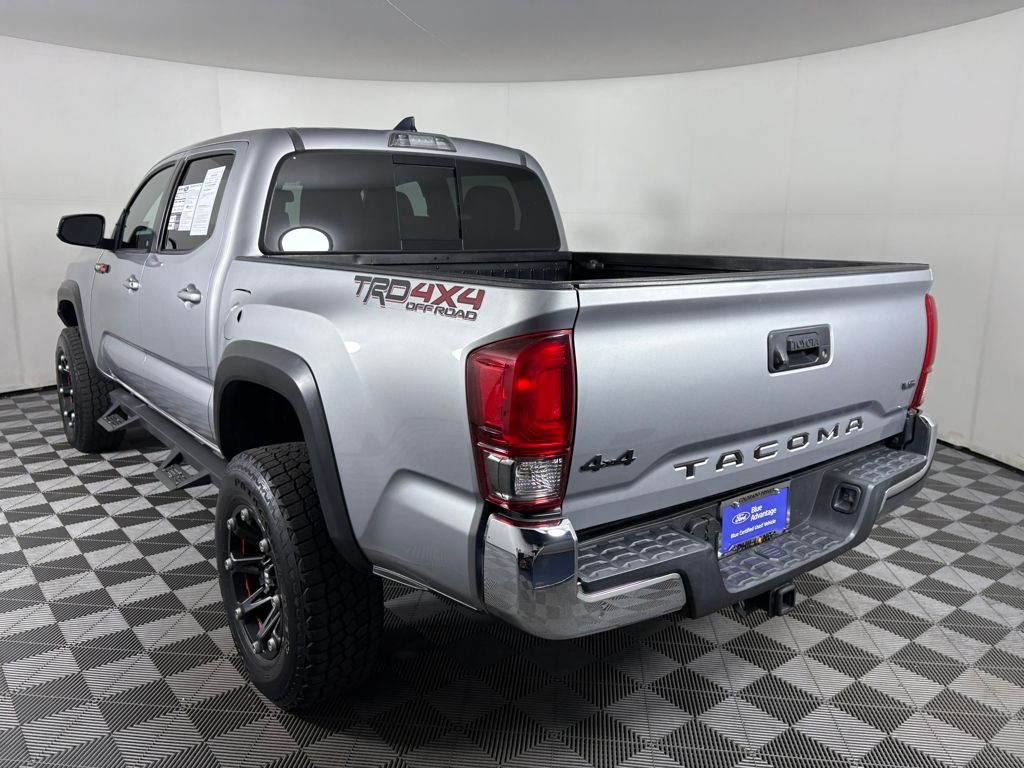 2017 Toyota Tacoma TRD Off-Road photo 4