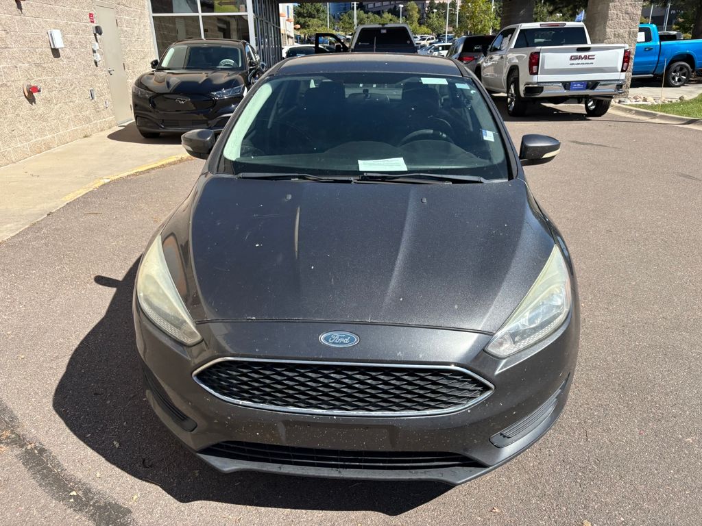 2015 Ford Focus SE photo 2