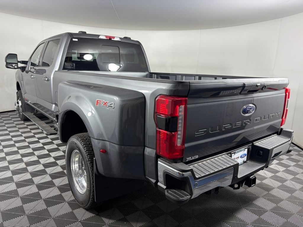 New 2025 Ford F-350SD Lariat Truck Crew Cab