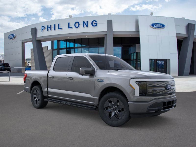 2025 Ford F-150 Lightning Lariat photo 3