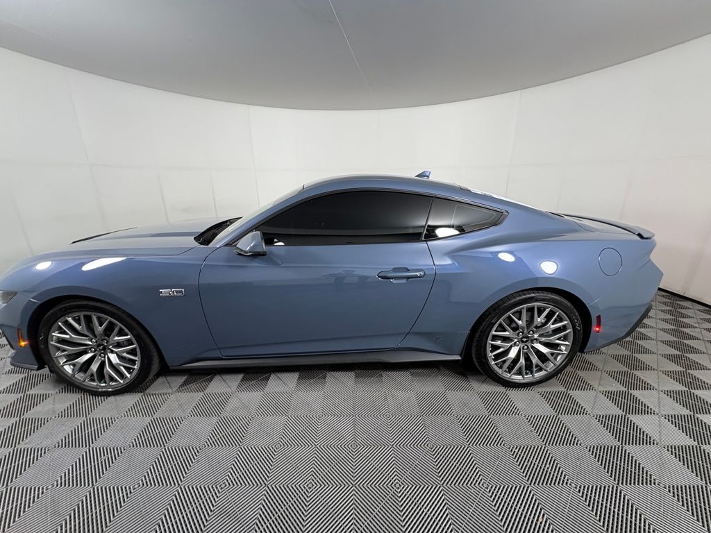 2025 Ford Mustang GT Premium photo 4