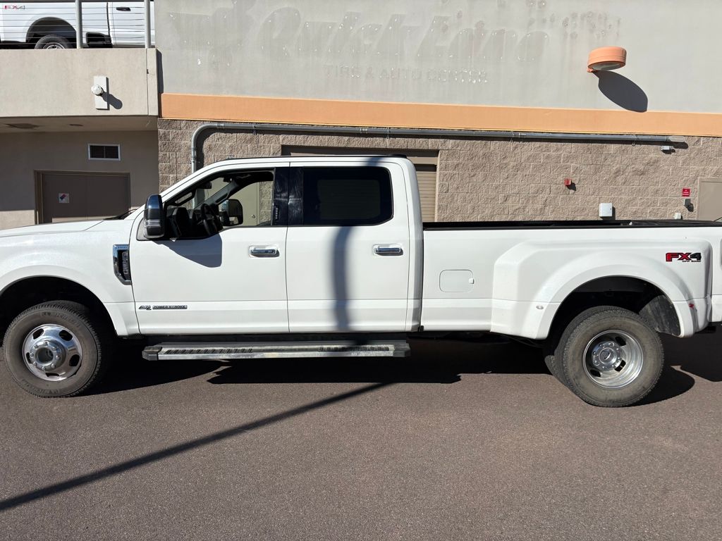 2022 Ford F-350 Lariat photo 4