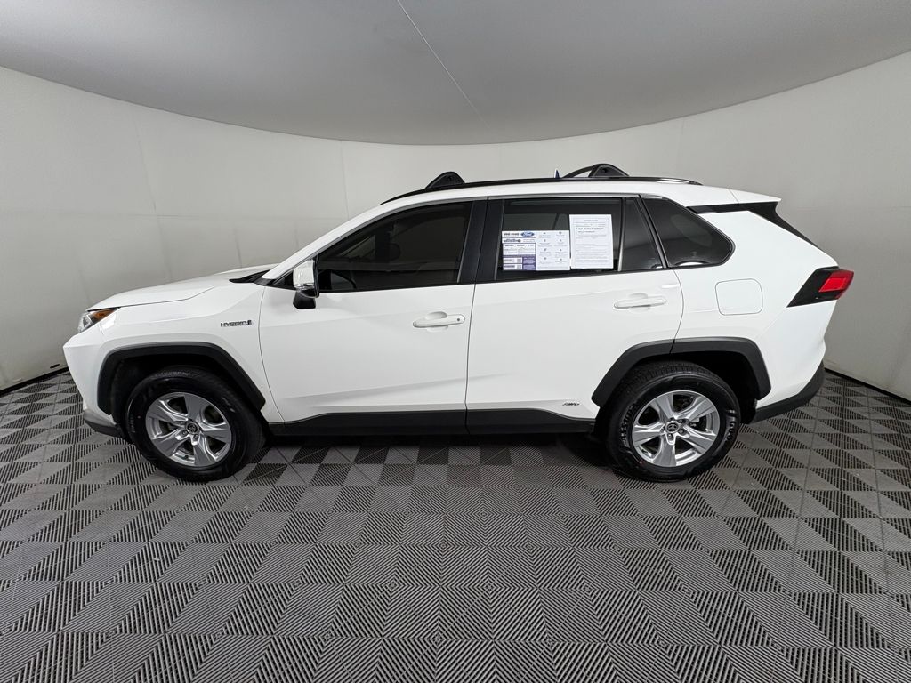 2020 Toyota RAV4 Hybrid XLE photo 3