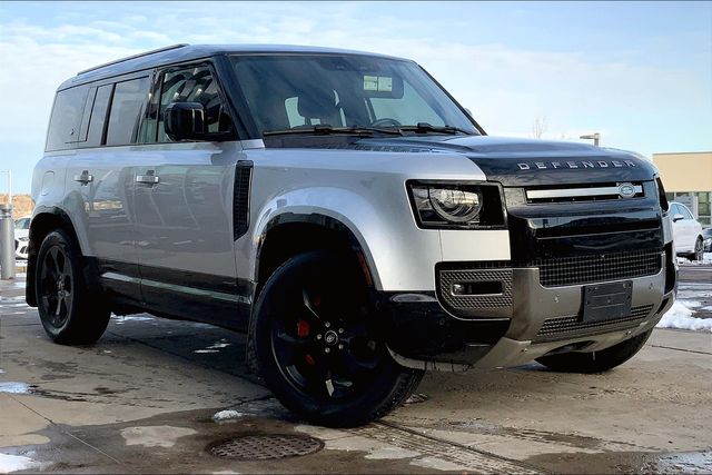 2024 Land Rover Defender 110 photo 2