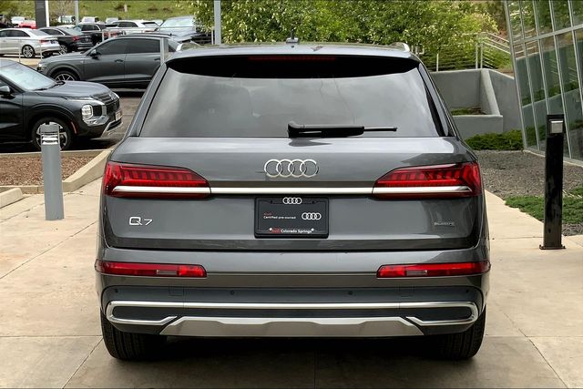 2024 Audi Q7 45 Premium Plus photo 4