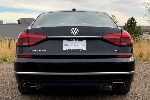 2017 Volkswagen Passat V6 SEL Premium photo 4