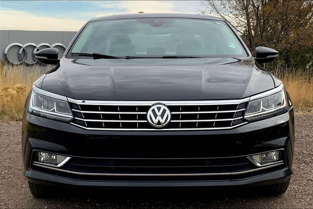2017 Volkswagen Passat V6 SEL Premium photo 3