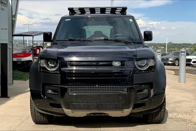 2024 Land Rover Defender 110 photo 3