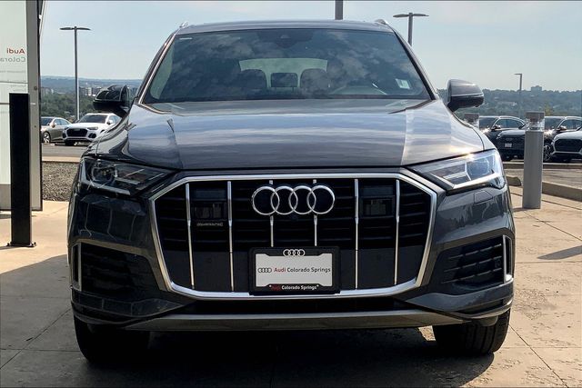 2022 Audi Q7 45 Premium Plus photo 2