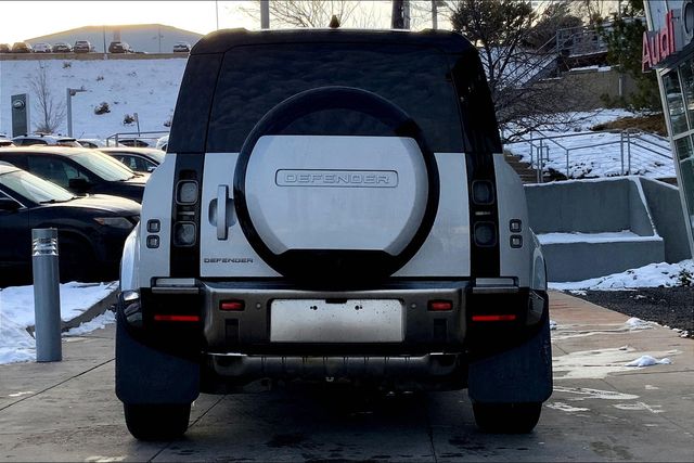 2024 Land Rover Defender 110 photo 4