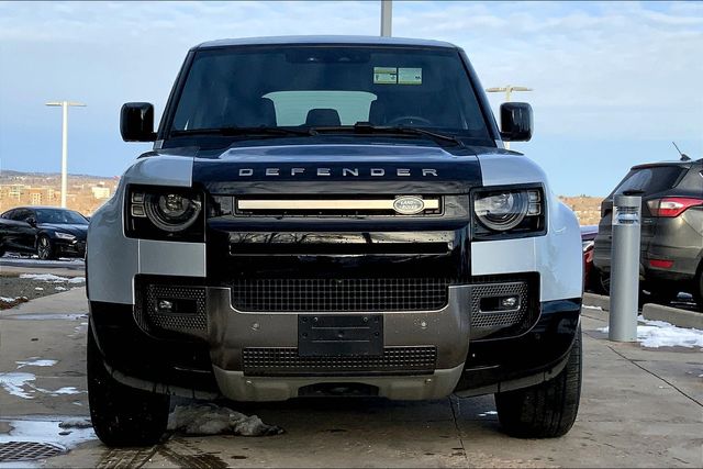 2024 Land Rover Defender 110 photo 3