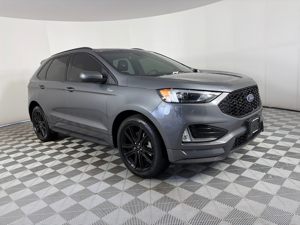 2021 Ford Edge ST Line's photo