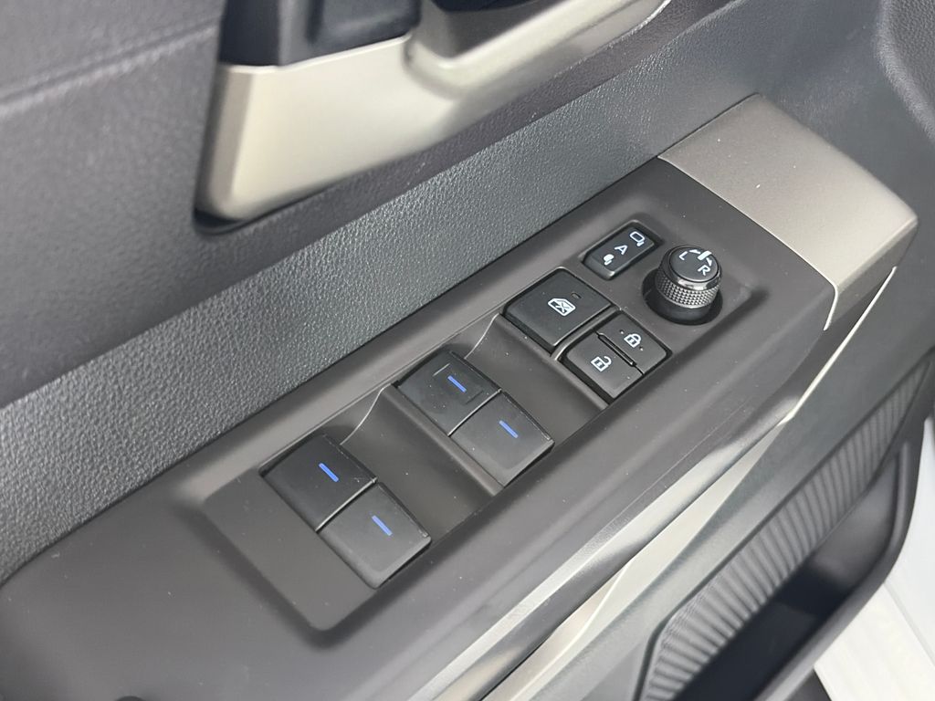2024 Toyota Sequoia Platinum - Photo 25