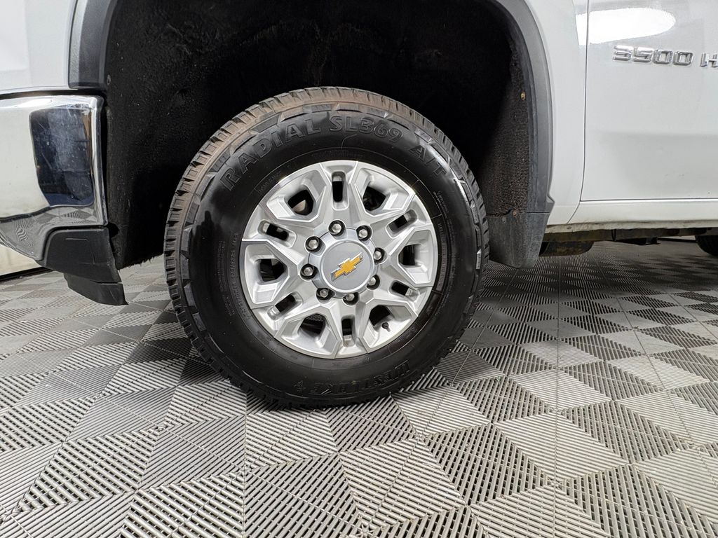 2024 Chevrolet Silverado 3500HD LT - Photo 10