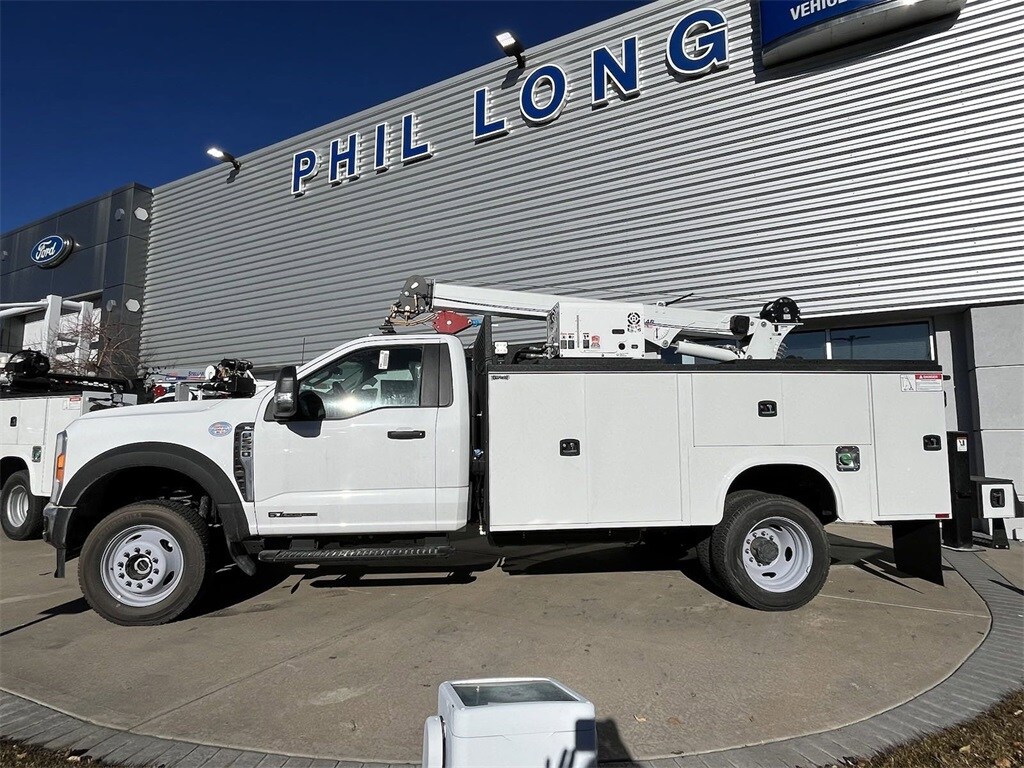 2023 Ford F-550 photo 3