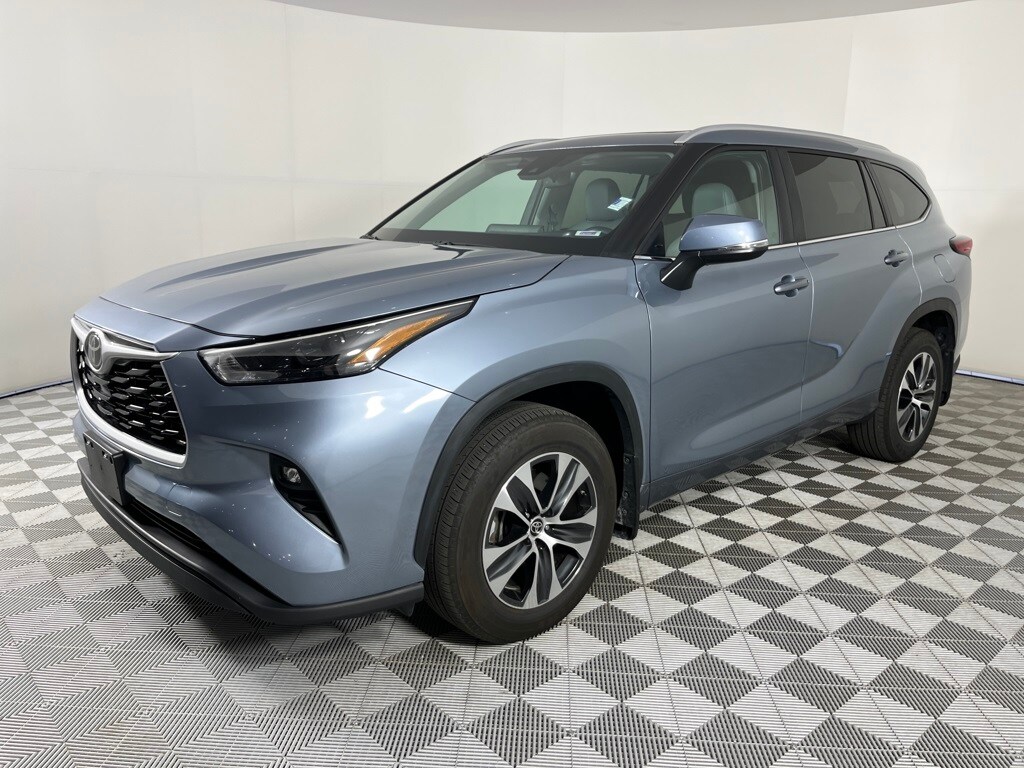 2023 Toyota Highlander XLE photo 3
