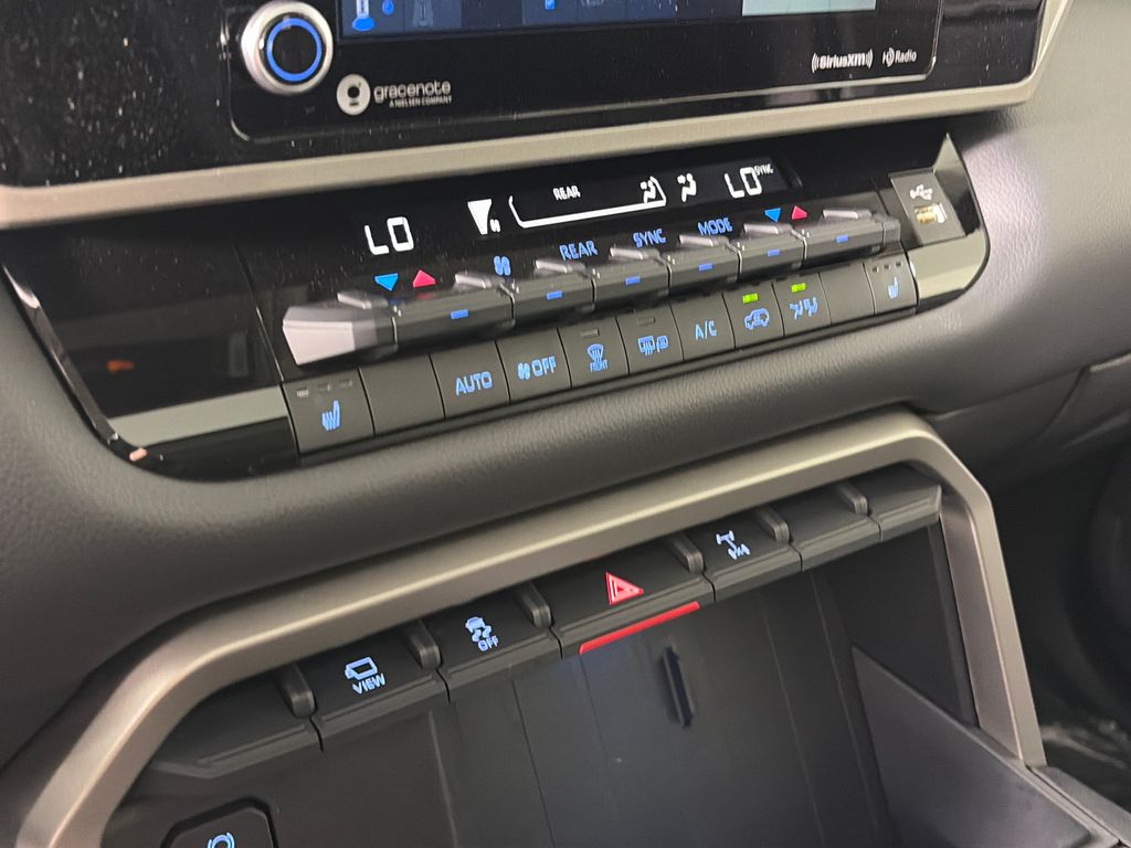 2024 Toyota Sequoia Platinum - Photo 21