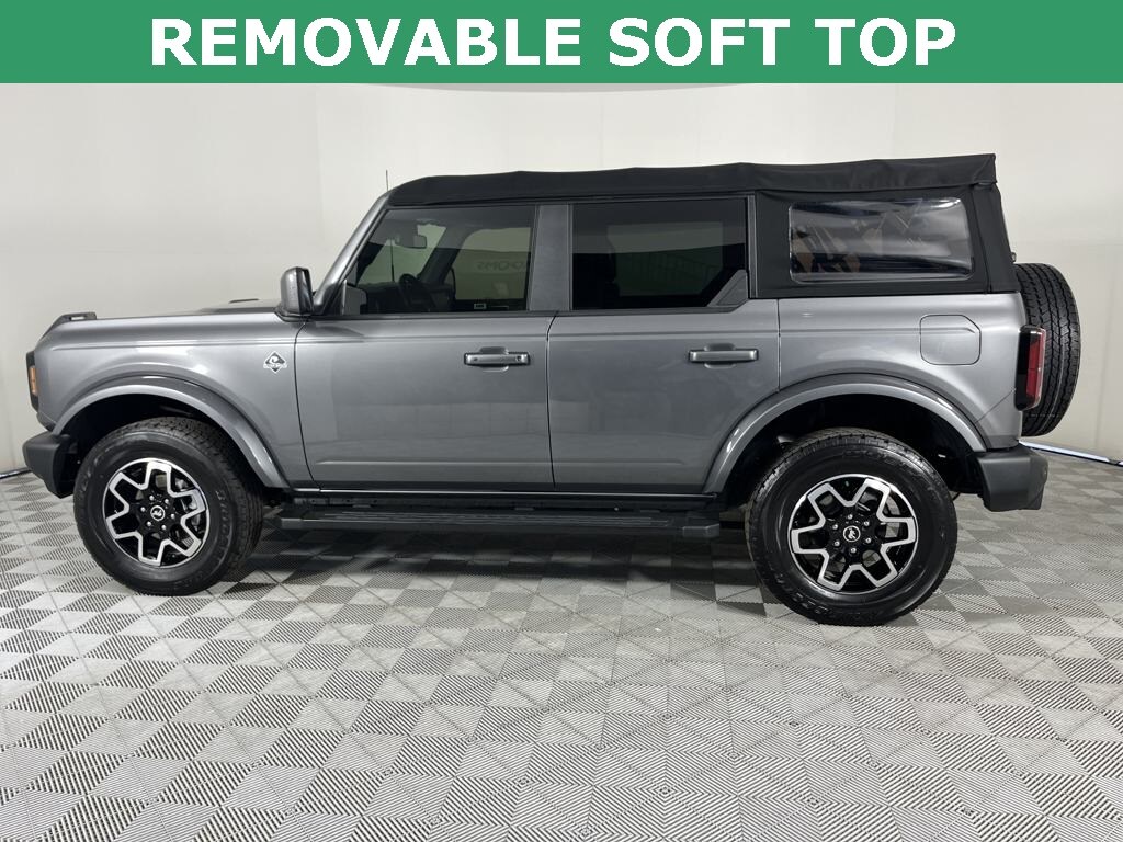 2022 Ford Bronco Outer Banks photo 4