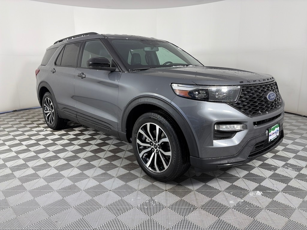 2022 Ford Explorer ST's photo