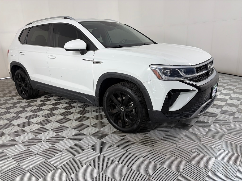 2022 Volkswagen Taos SEL's photo