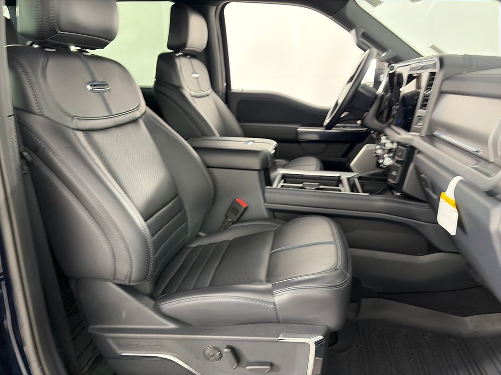 2025 Ford F-350 Super Duty Platinum - Photo 33