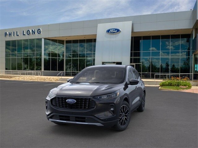 2025 Ford Escape Titanium photo 2