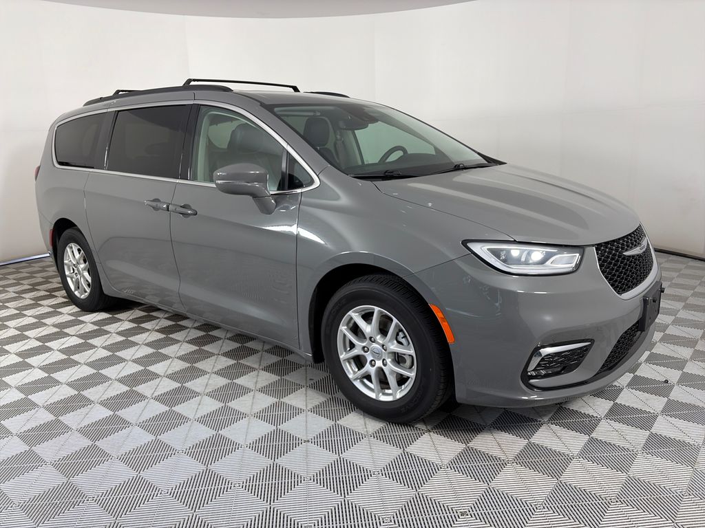 2022 Chrysler Pacifica Touring L's photo