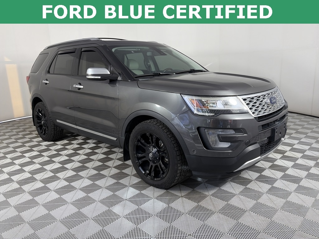 2017 Ford Explorer Platinum's photo