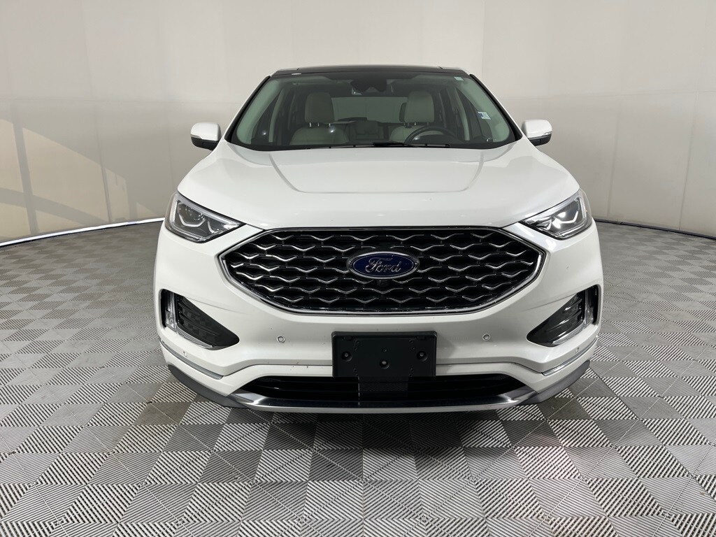 2024 Ford Edge Titanium photo 2