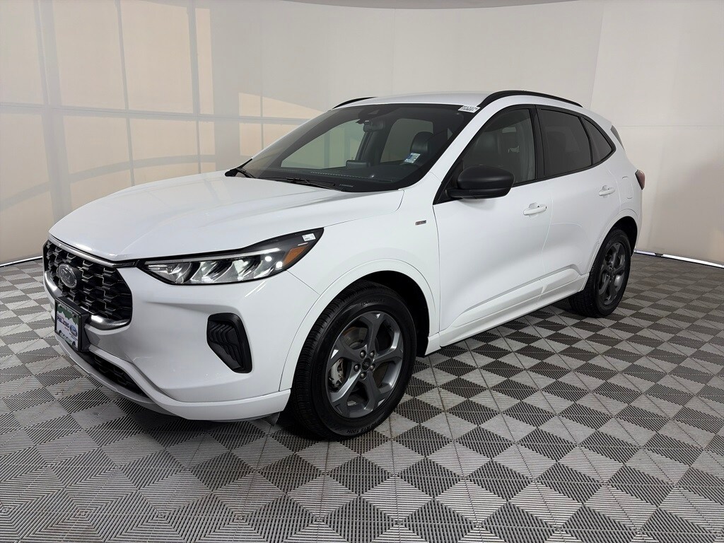 2023 Ford Escape ST-Line photo 2