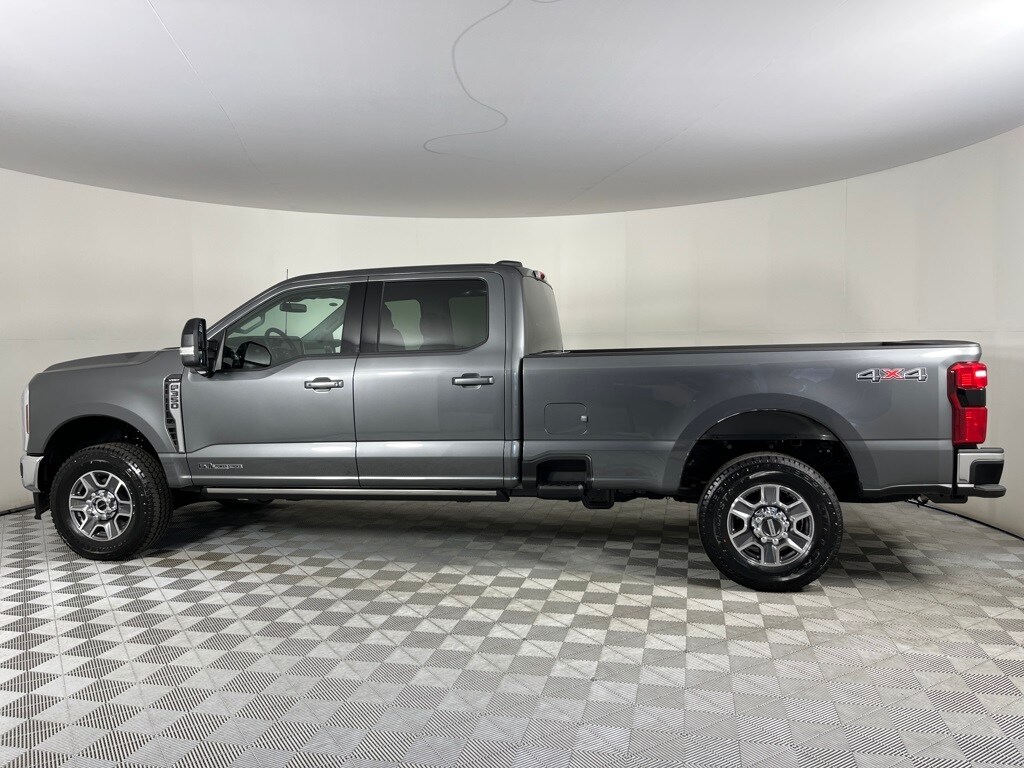 2025 Ford F-350 Lariat photo 4