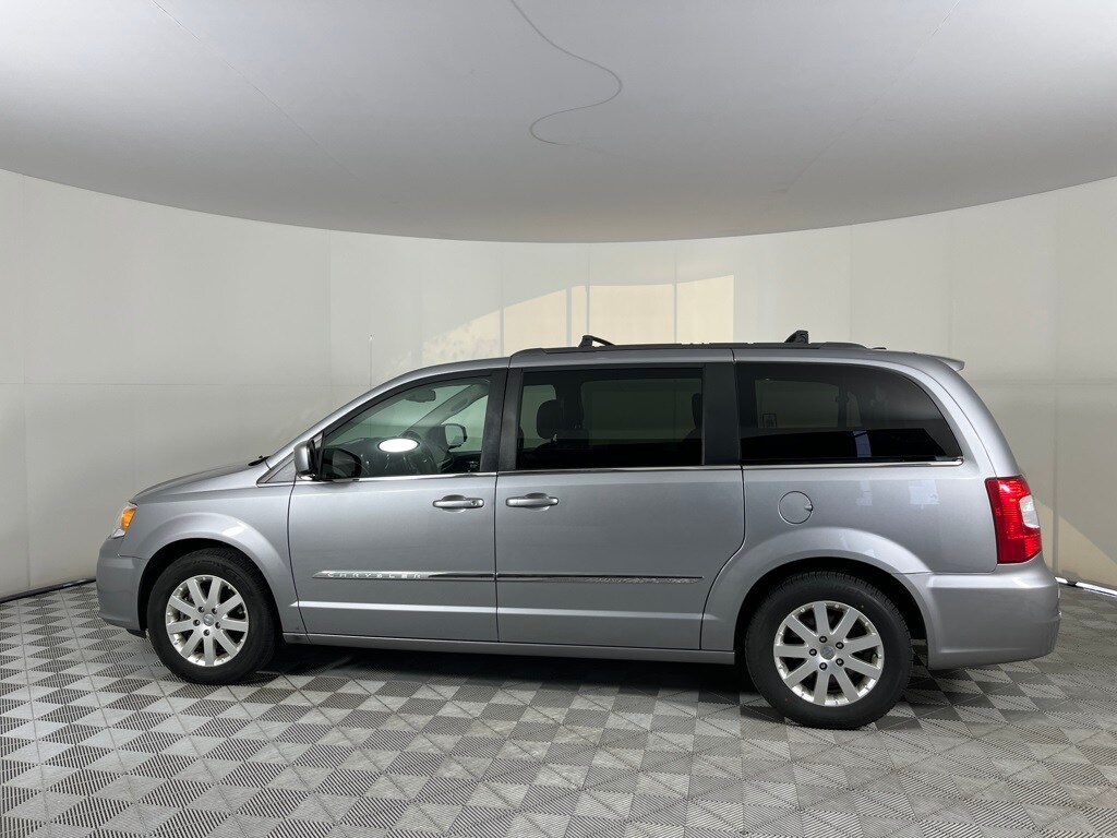 2015 Chrysler Town & Country Touring photo 4