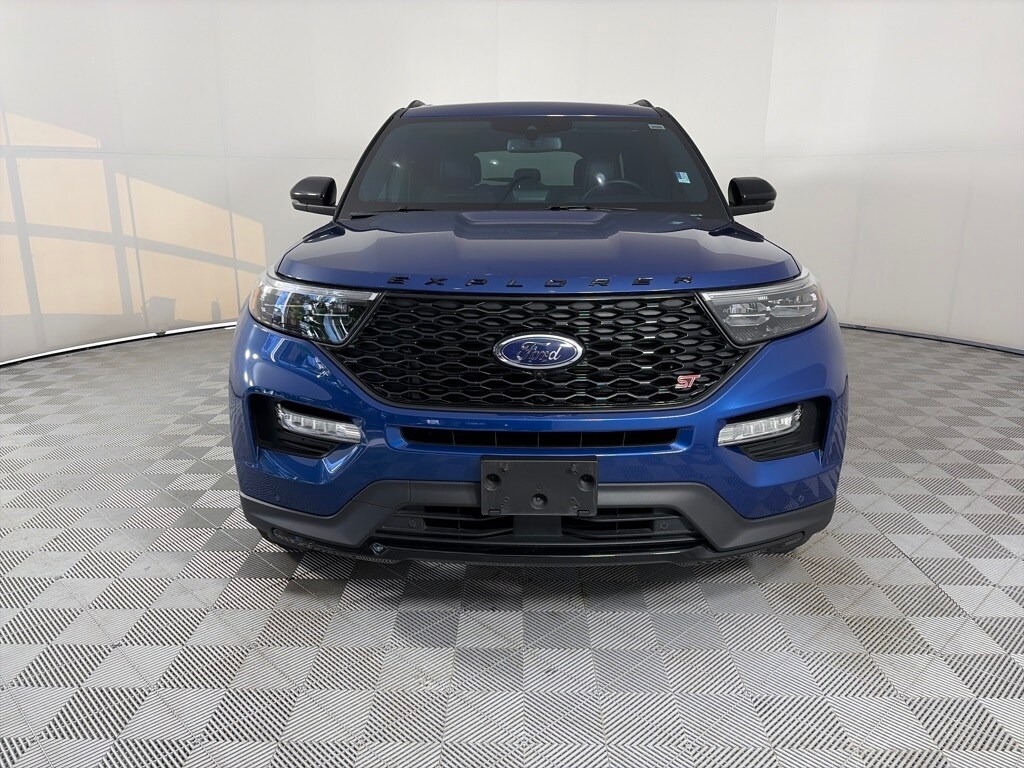 2023 Ford Explorer ST photo 2