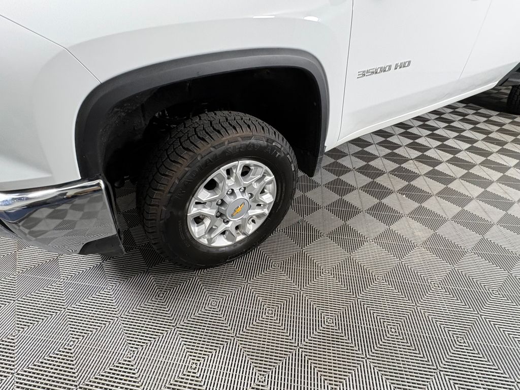 2024 Chevrolet Silverado 3500HD LT - Photo 9