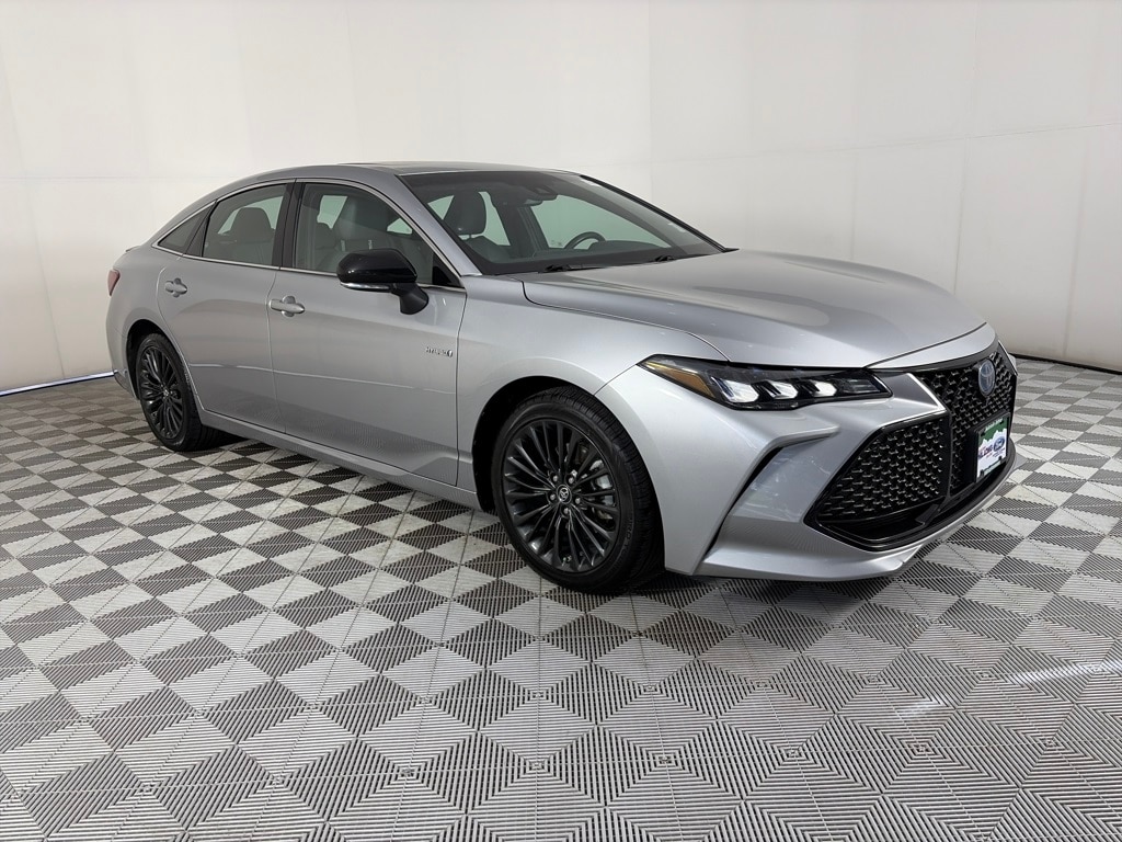 Used 2019 Toyota Avalon Hybrid XSE Sedan
