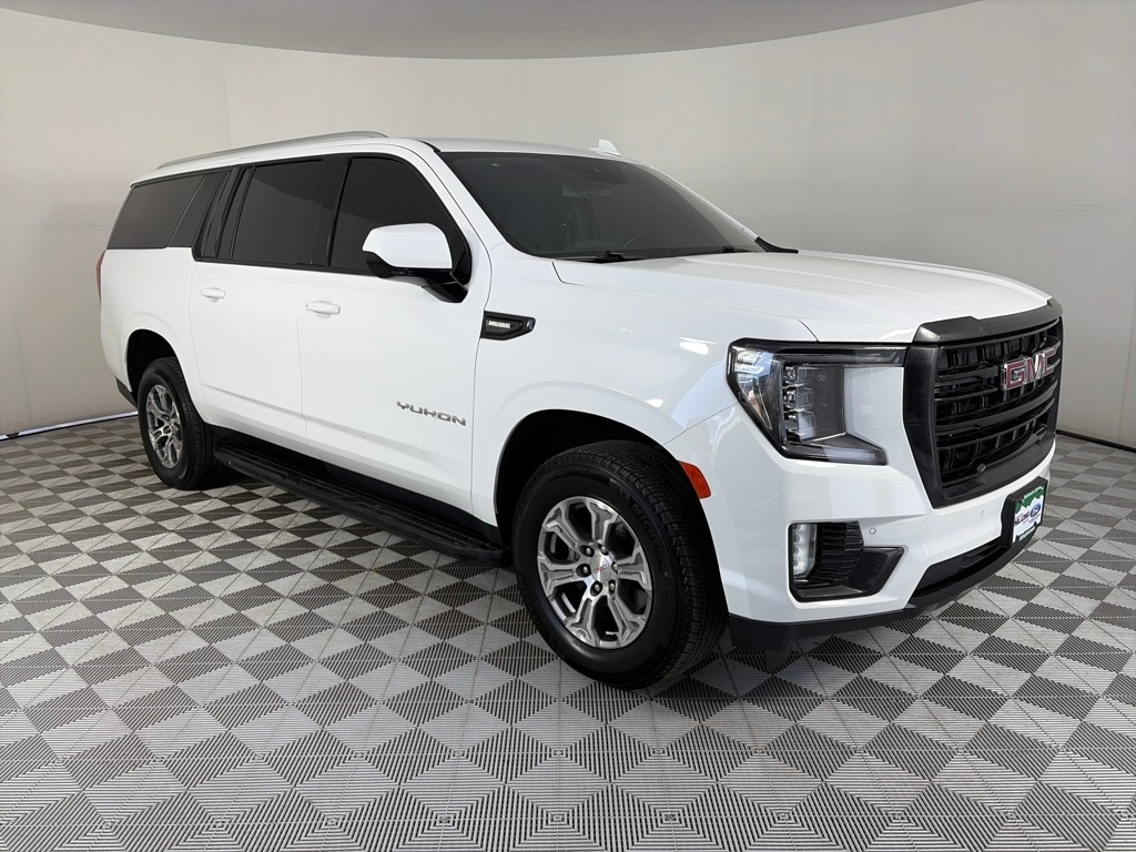 2023 GMC Yukon XL SLE's photo