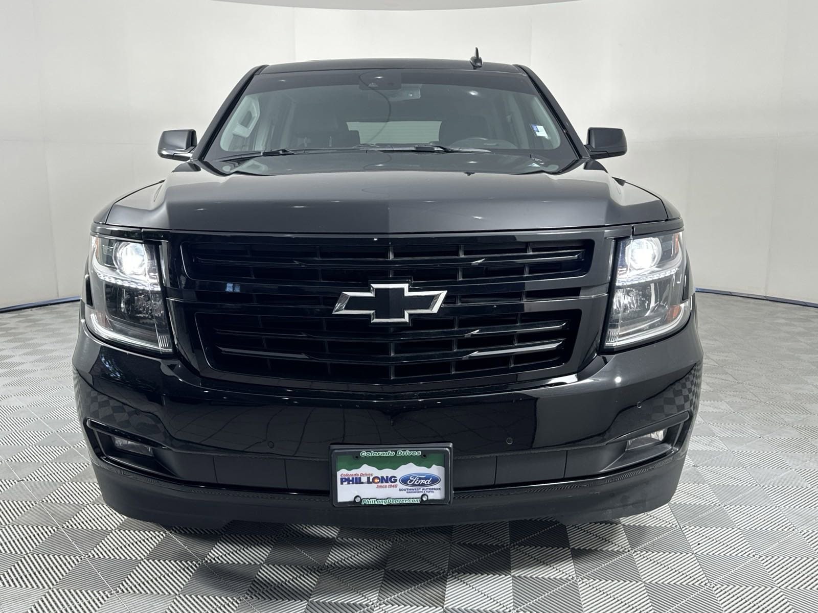 Used 2019 Chevrolet Tahoe Premier with VIN 1GNSKCKJ6KR107585 for sale in Denver, CO