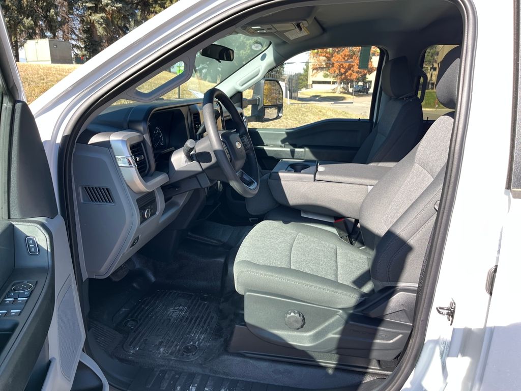 2025 Ford F-350 Super Duty Chassis Cab XL - Photo 11