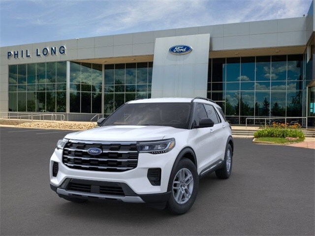 2025 Ford Explorer photo 2
