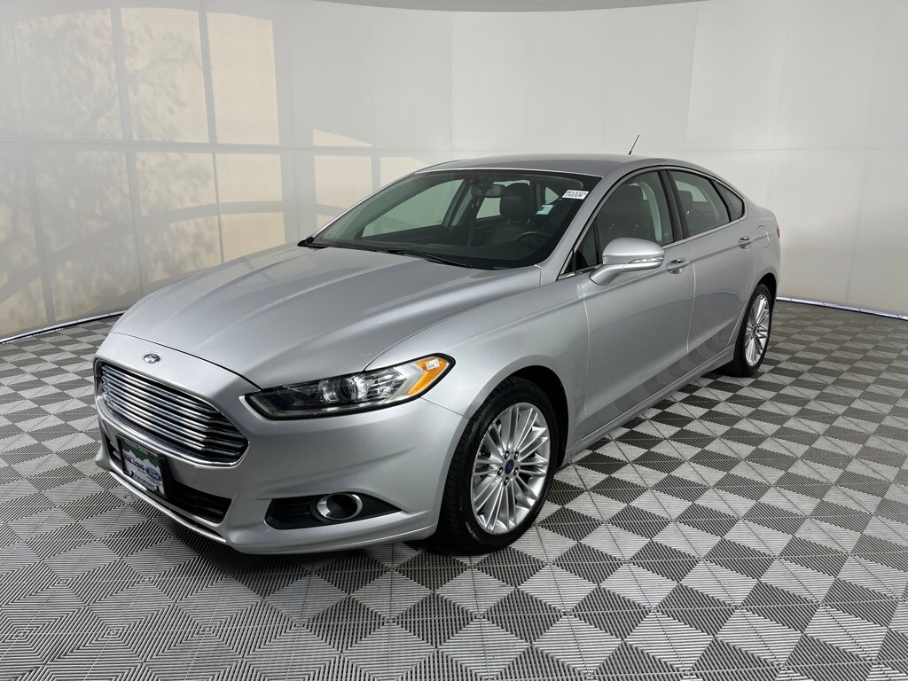 Used 2016 Ford Fusion SE Sedan