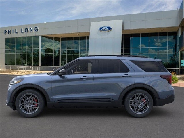 2025 Ford Explorer ST photo 3