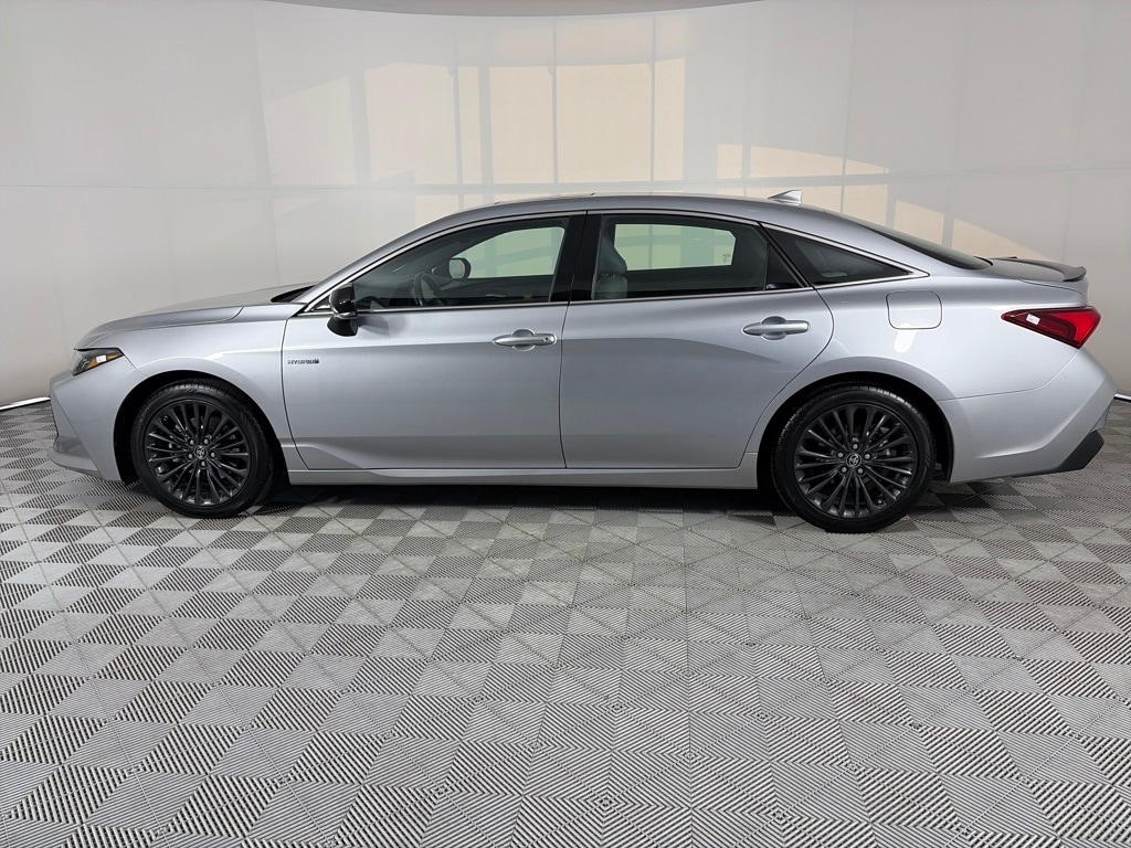 Used 2019 Toyota Avalon Hybrid XSE Sedan