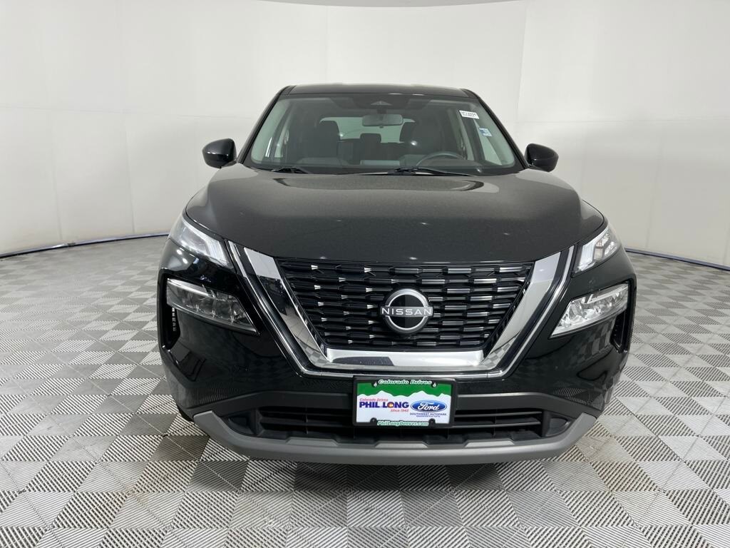 2023 Nissan Rogue SV photo 2
