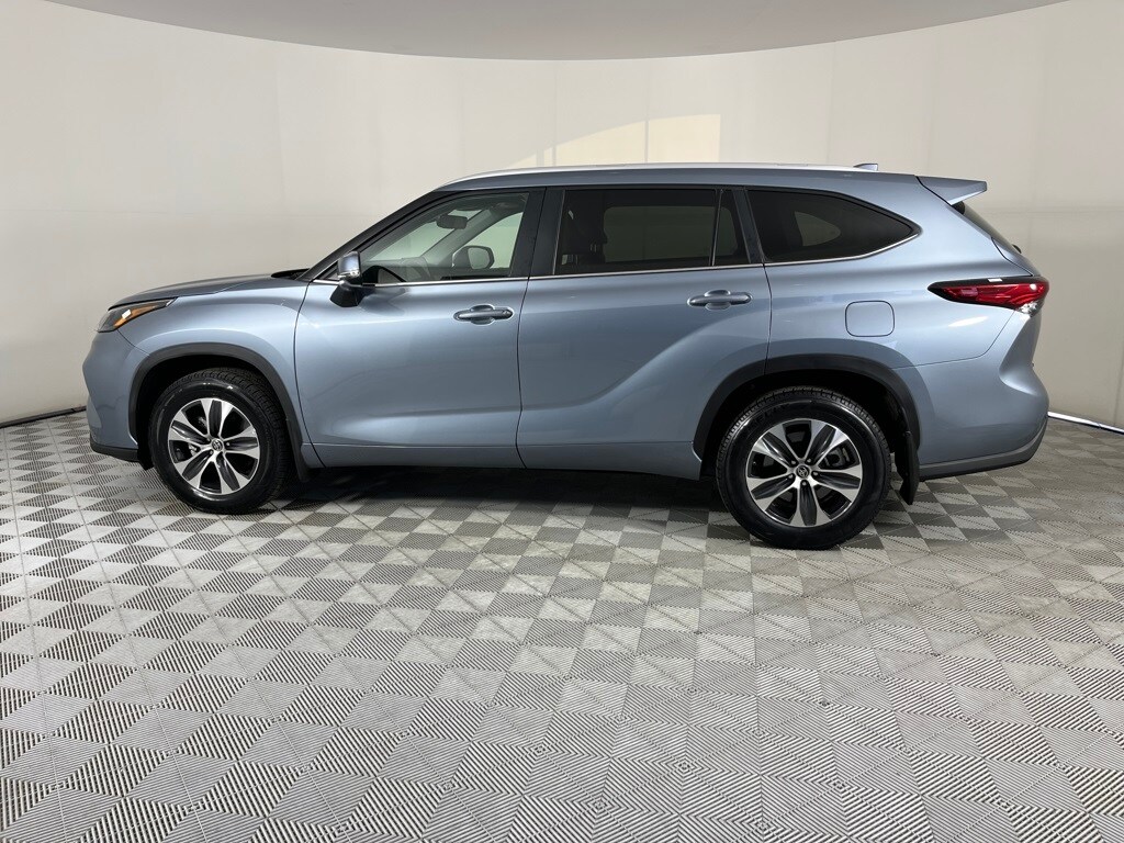 2023 Toyota Highlander XLE photo 4