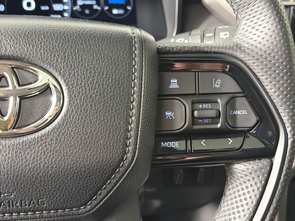 2024 Toyota Sequoia Platinum - Photo 18
